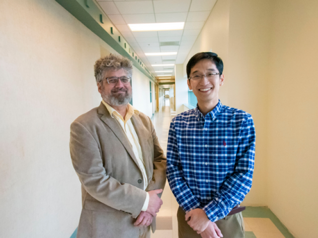 Chemistry professor Jonathan Sweedler (left) and assistant professor of bioengineering Fan Lam.